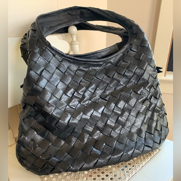 BLACK LEATHER CRISSCROSS BAG - Picture 3 of 10